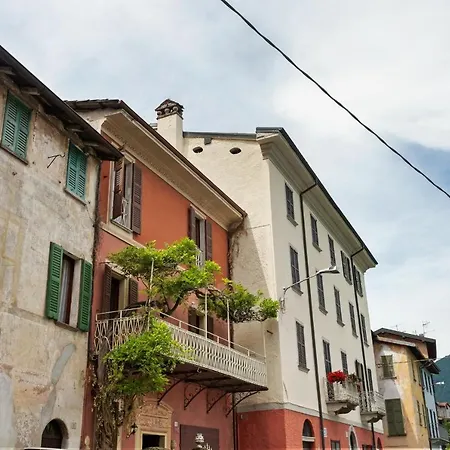 Casa Glicine On The By Halldis * Claino